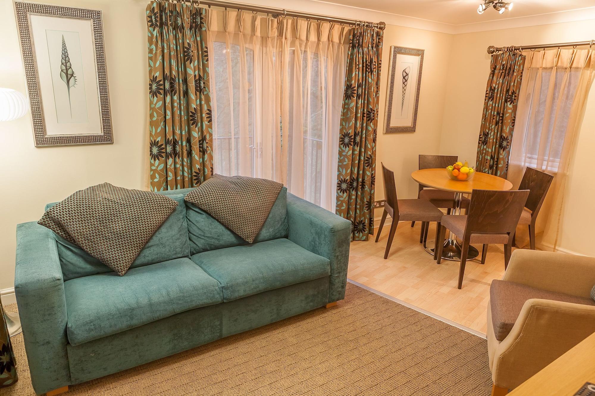Woodford Bridge Country Club Resort 4*