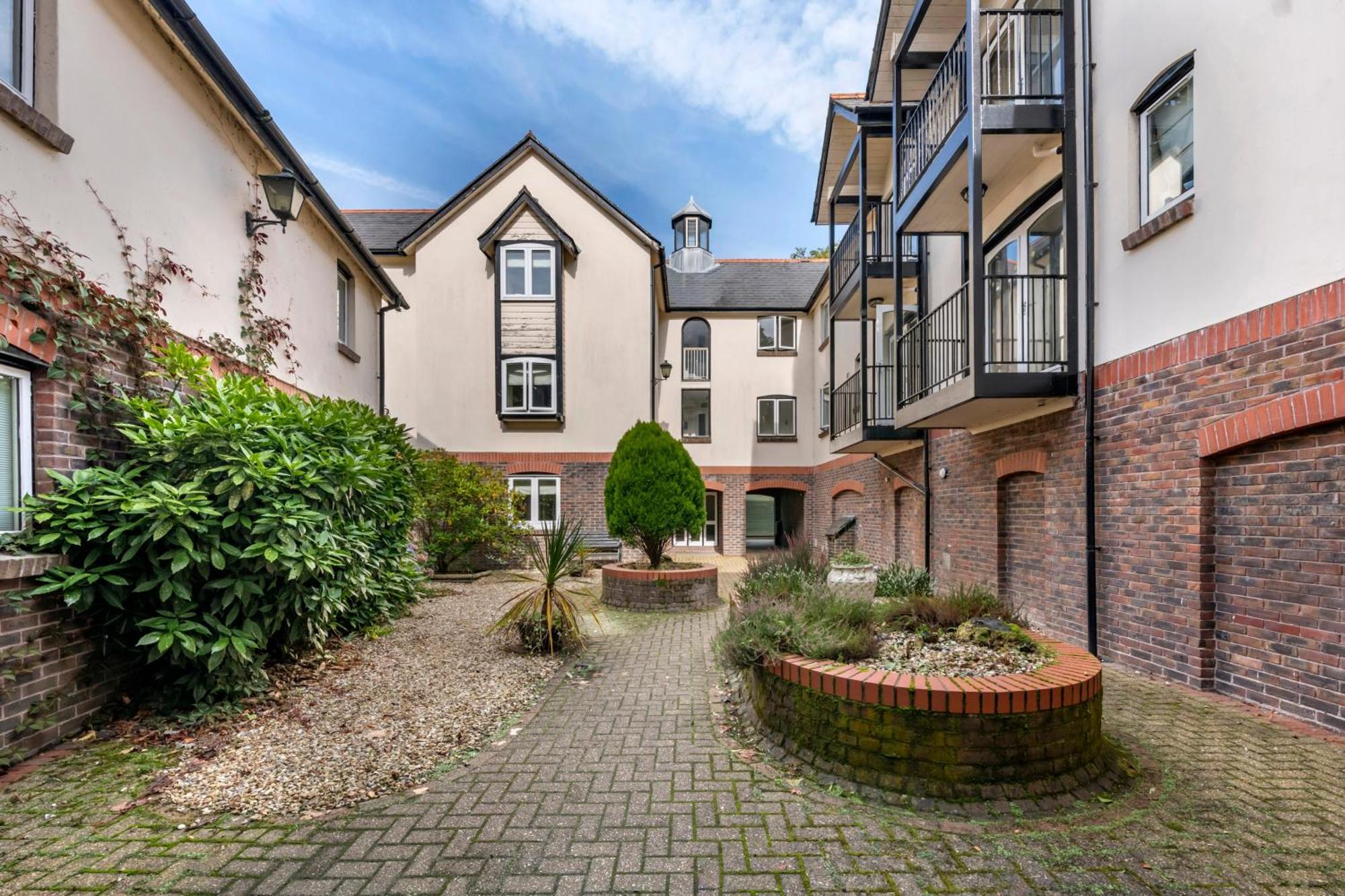 Woodford Bridge Country Club 4* Milton Damerel