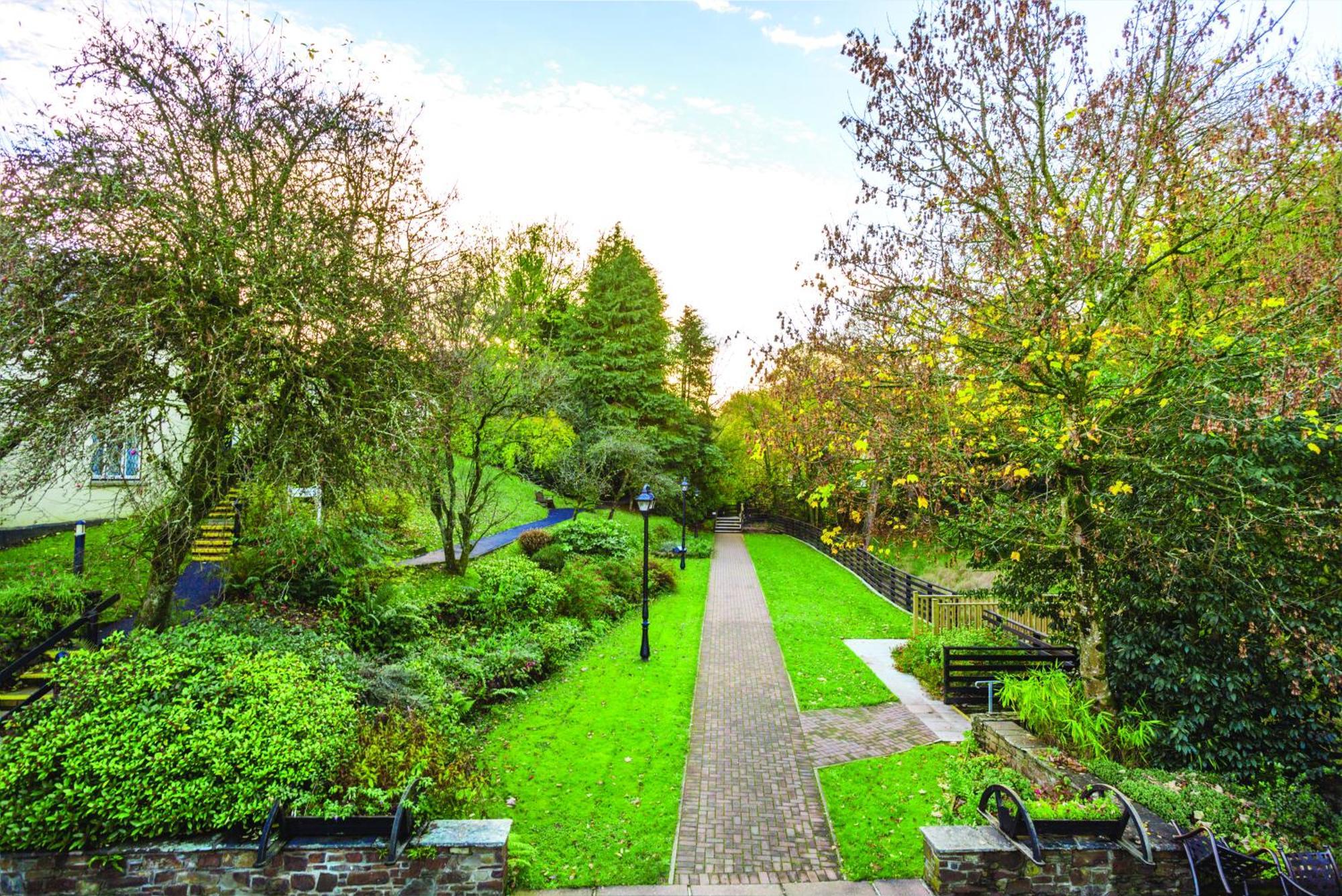 Resort Woodford Bridge Country Club 4*